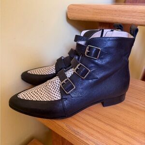 $1050 Jimmy Choo Black and Cream leather Buckle Ankle Booties